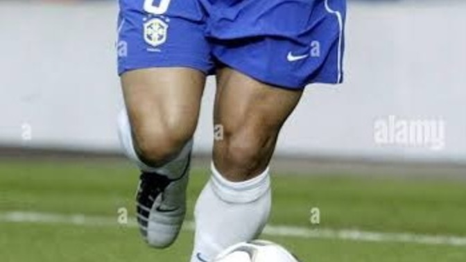 Kız arkadaşımın bacağı Roberto Carlos'un bacağı gibi, onu kırmadan nasıl söylerim?