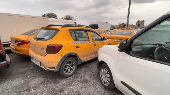 İstanbulda denetimler sonucunda trafikten men edilen taksiler otoparkları doldurmuş. Taksicilerden memnun musunuz?