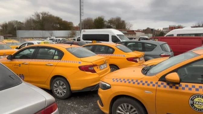 İstanbul'da denetimler sonucunda trafikten men edilen taksiler otoparkları doldurmuş. Taksicilerden memnun musunuz?