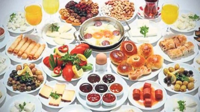 Yakın zamanda sahur sofraları kurulacak. Sizce sahurun vazgeçilmezi hangi yiyeceklerdir?