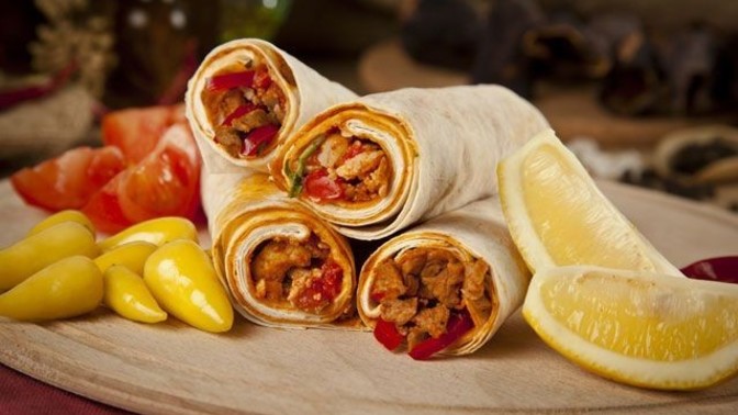 Burada kiminle birlikte tantuni yemek isterdin?