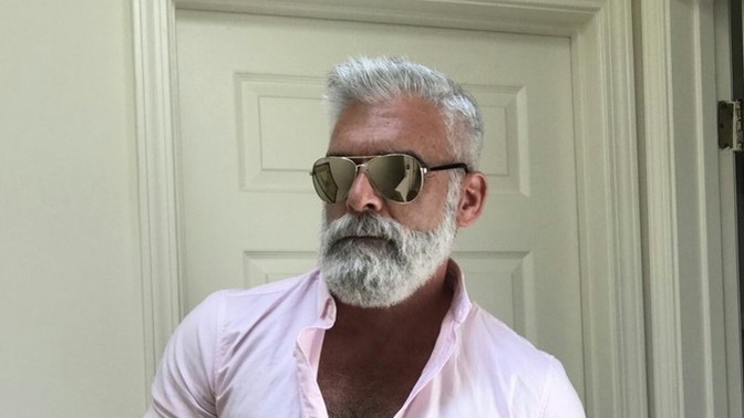 30 yaş üstü erkeklerde sakal cool mu görünüyor?