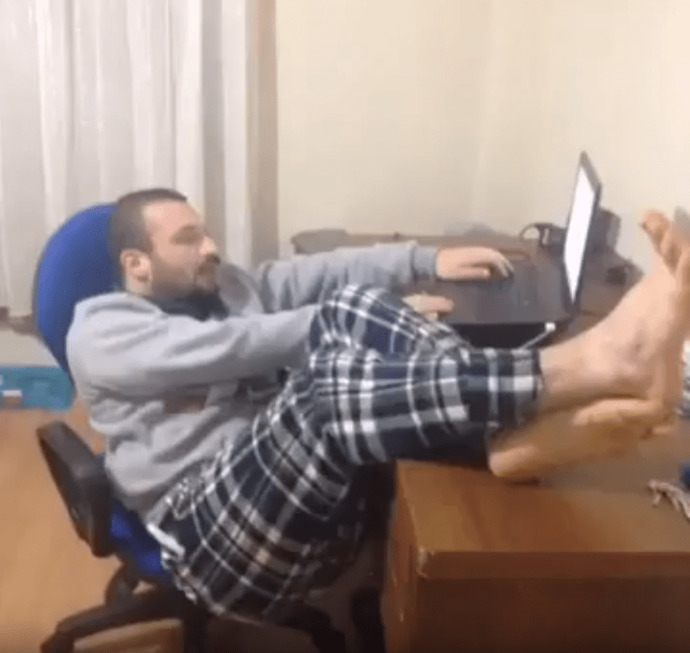 Oyun oynarken oturma şekliniz genelde nasıl oluyor?
