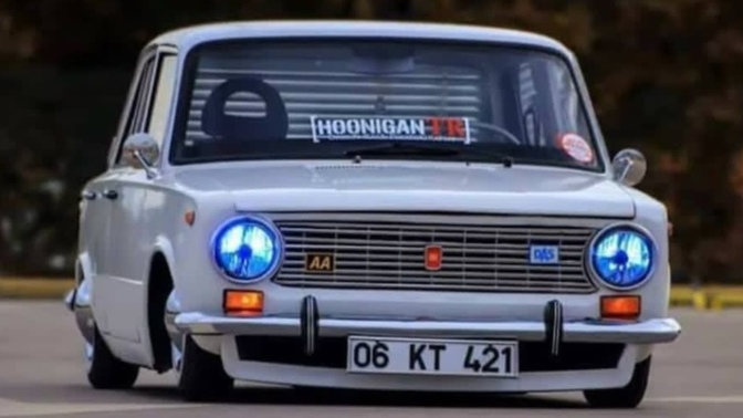 Murat 124 araba aldım, fotoğraflardaki gibi modifiye edip nostalji yapacağım. Sizce nasıl olur?