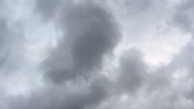 Bugün burada fırtınalı bir hava var, yağmur fırtına karışık. Sizin oralar nasıl?