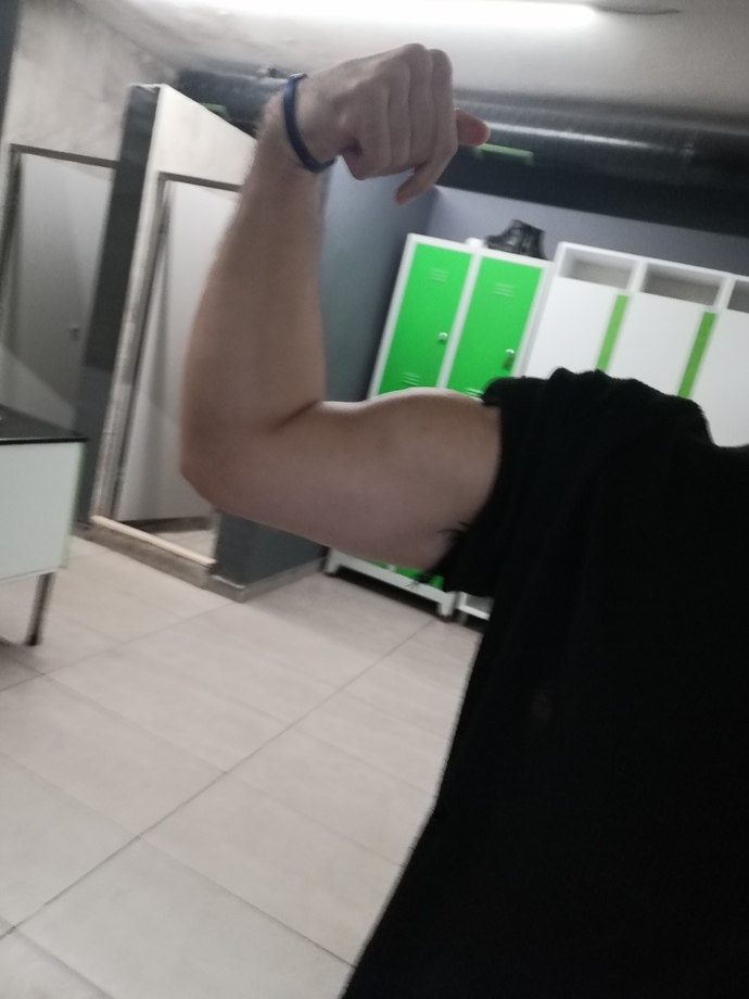 Kötü biceps genetiğine sahibim. Kollarımı nasıl istediğim gibi geliştiririm?
