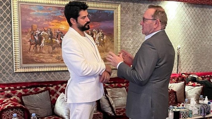 Burak Özçivit in tepki toplayan paylaşımı hakkında ne düşünüyorsun?