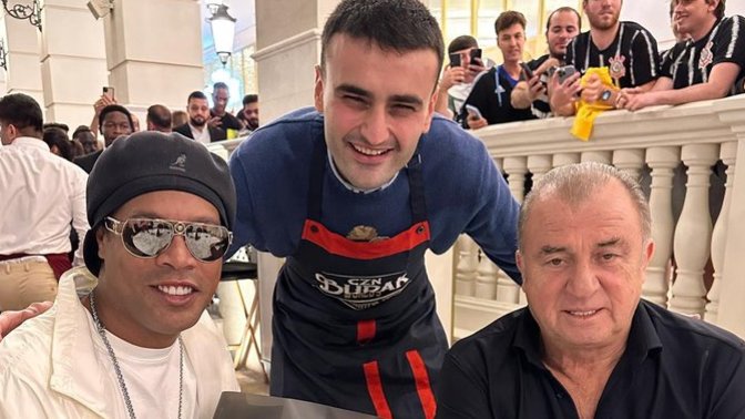 Fatih Terim ve Ronaldinho, CZN Burak'ta bir araya gelmiş. Ne alaka çözebilen var mı :D?