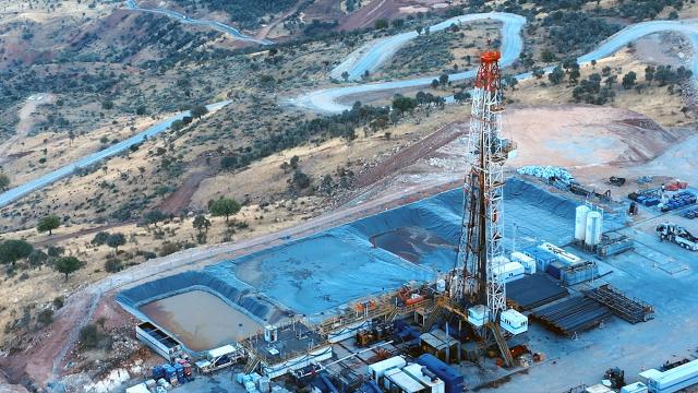 Cumhurbaşkanı, 150 milyon net petrol rezervinin keşfedildiğini açıklamış. Sizce yakıt fiyatları düşer mi?