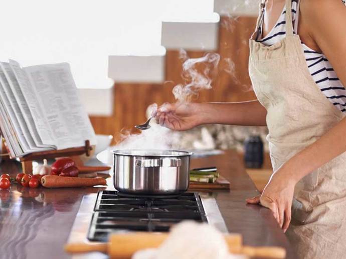 Yemek yapmayı bilmeyen kadın neden beceriksiz olarak gözükür?
