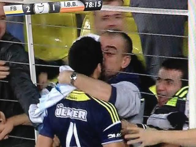 Öpüşürken eller nerede olmalı?
