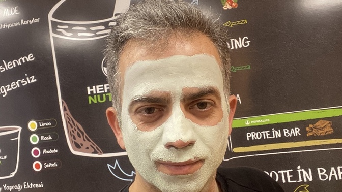 Günlük cilt bakımını yapan bir erkek size abartı gelir mi?