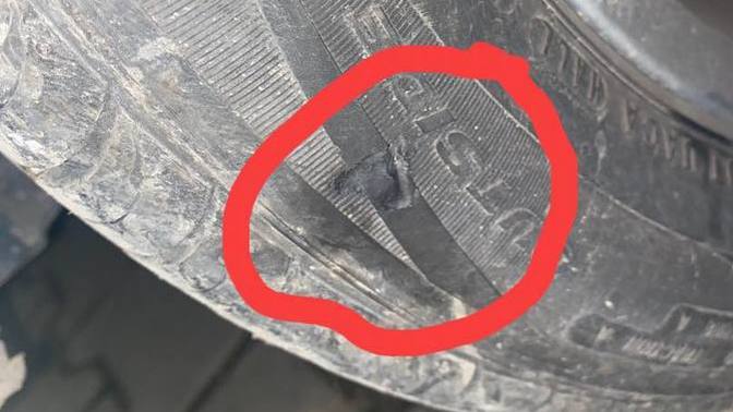 Skoda Fabia arabamda arka lastikte ufak bir parça sökülmüş. Sorun yaratır mı?