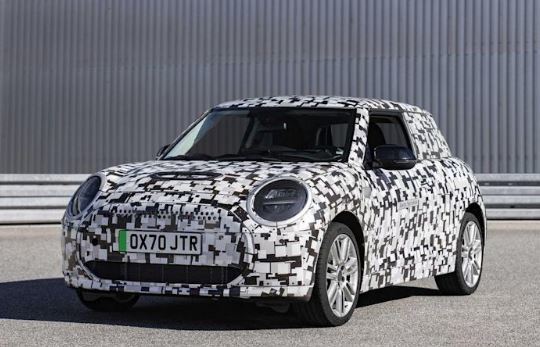 Yeni nesil Mini Cooper kameralara yakalanmış. Güzel görünüyor mu?