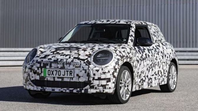 Yeni nesil Mini Cooper kameralara yakalanmış. Güzel görünüyor mu?