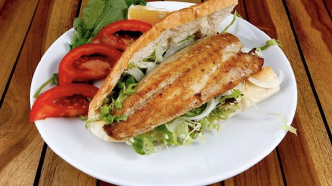 Ekmek arası balık mı, ekmek arası köfte mi?