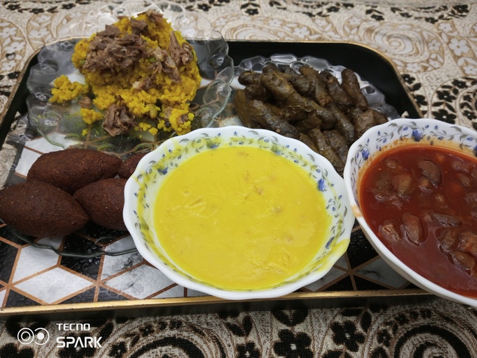 Komşudan gelen yemekleri beğenir misiniz bizim komşunun bize gönderdiği yemeklere bakar mısınız 😍?