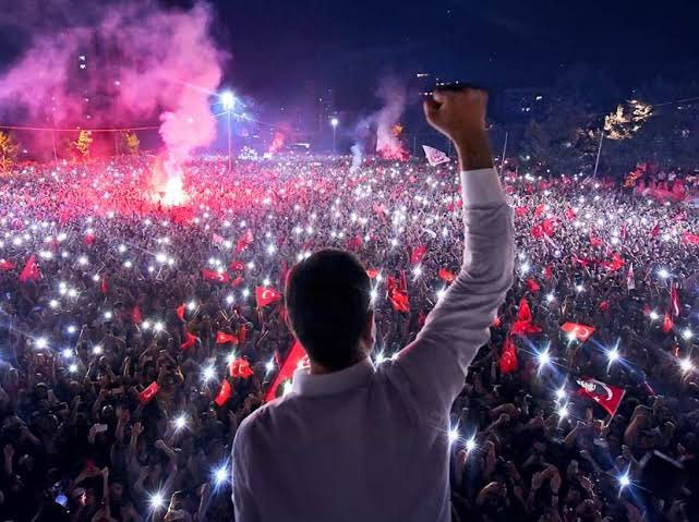 Ekrem İmamoğlu 2 yıl 7 ay hapis cezasına çarptırıldı. Cumhurbaşkanı olabilecek kişiler neden teker teker hapse atılıyor?