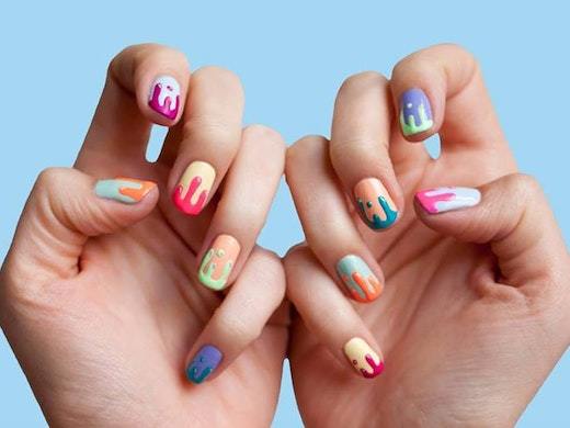 Tırnak yaptırmak inanılmaz yayılmaya başladı :nail_care: Ben tırnaklarımın incelmesinden çok korkuyorum. Siz ne düşünüyorsunuz?