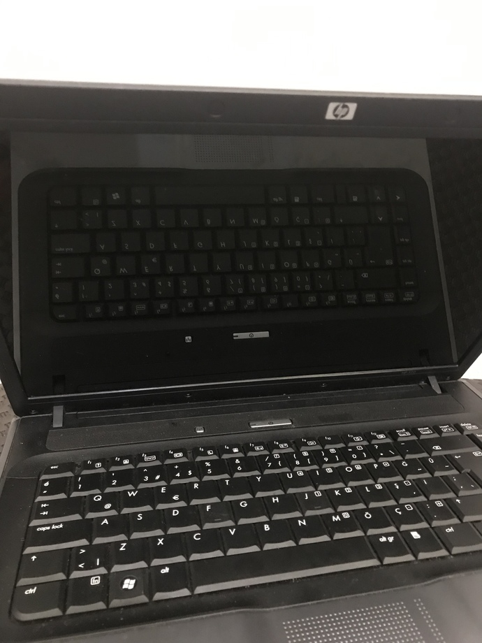 Geçen yıl dedem vermişti eski laptop mu bu, ona göre yenisini alacağım?