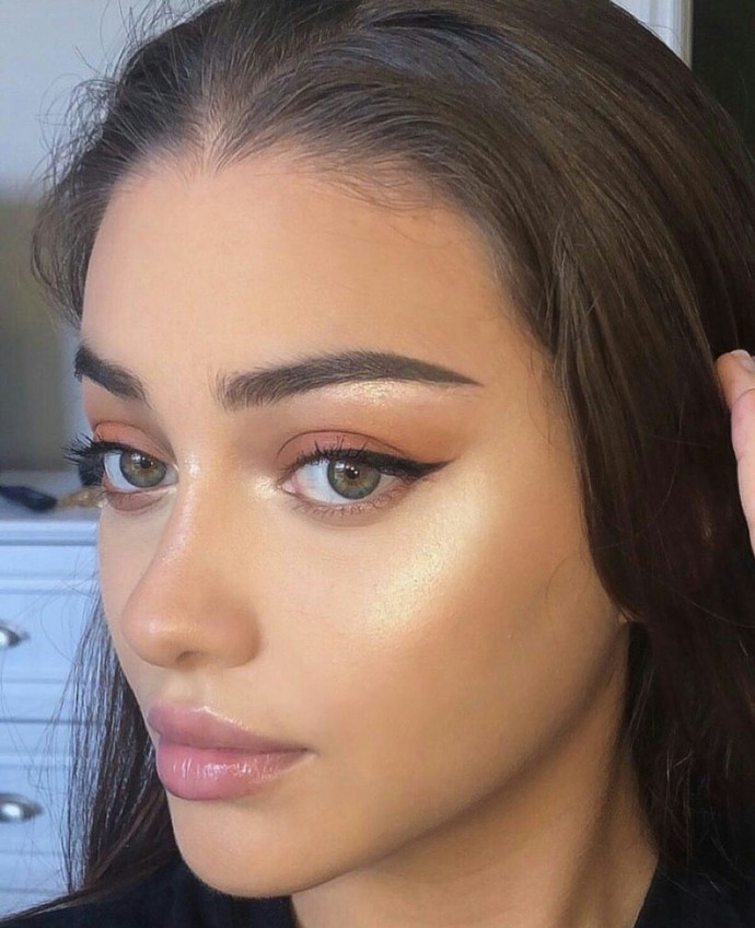 Tek hamlede eyeliner çeken kadın ideal kadın mıdır?