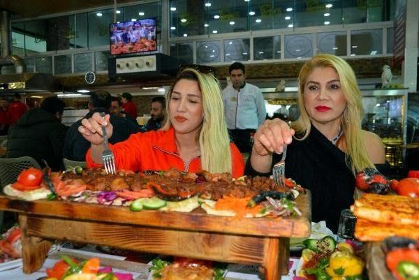 Ye kuzum ye dost acı söyler dediler sana acılı kebap söyledim benden iyi dost bulamazsın şekerim🤣🤣