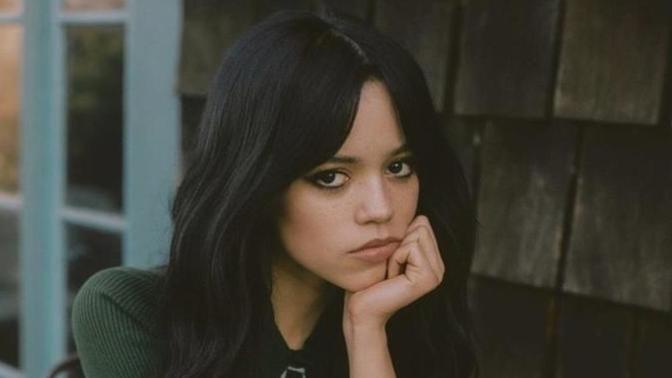 Beni Wednesday dizisindeki Jenna Ortega'ya benzetiliyorlar, sizce güzel bir kız mı?