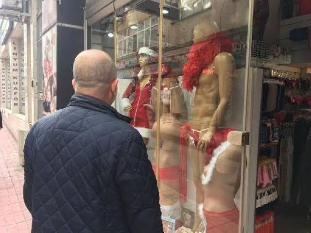 Bu yeni yıla sadece erkekler kırmızı giyinerek girse kadınlar güler miydi?