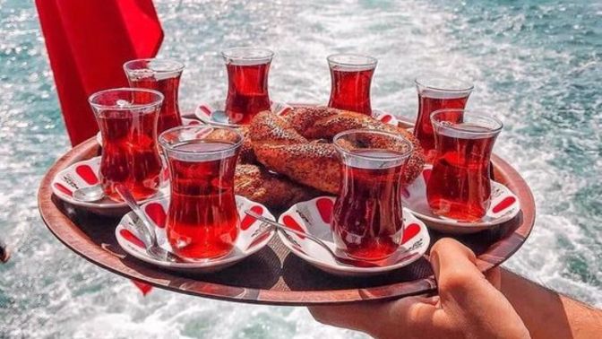 Bugün 15 Aralık Dünya Çay Günü! 🫖 Birlikte demliğin dibini görmek istediğin kişi kim?