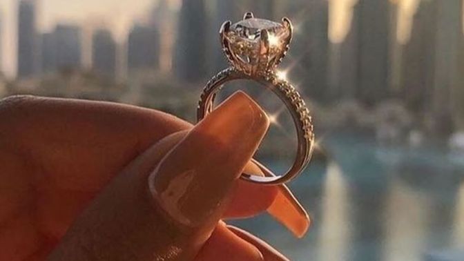 Erkek arkadaşım sahte tektaş ile evlenme teklifi etti. Bu ilişkiyi gözden geçirmeli miyim?