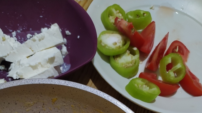 Bu saatte acıkanlar var mı benim gibi?