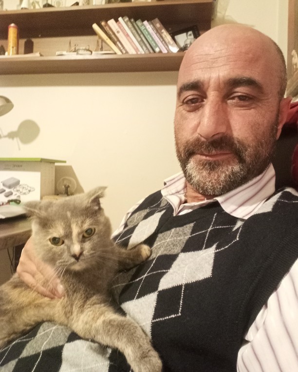 Kedim ben hasta olunca yanımdan hiç ayrılmıyor. Size evcil hayvanlarınız nasıl davranıyor?