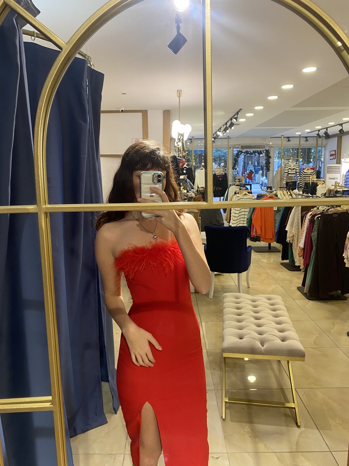 Mezuniyet için sizce hangi elbise daha uygun olur?