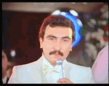 Evlenmesini istemediğiniz arkadaşınız sizi nikah şahidi yapsa masada Hayır der misiniz?