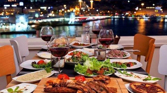 Restorana yemeğe gidildiğinde hesabı kim ödemeli?