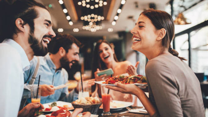 Başkasının yanında rahat şekilde yemek yer misiniz?