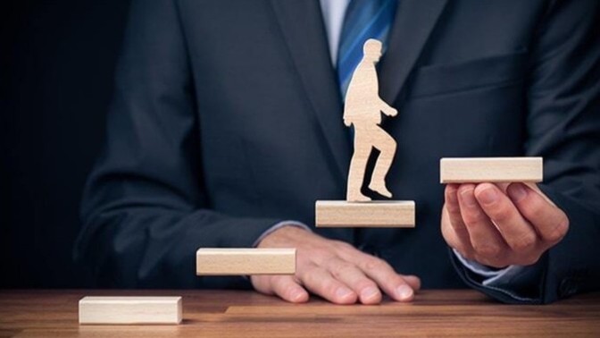 Kariyer sahibi olup terfi almak mı, işsiz kalıp parasız kalmamak mı tercihin olur?