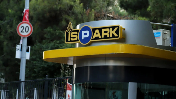 İstanbulda İSPARK otopark ücretlerine %60 zam gelmiş. Bu devirde araba sahibi olmak zor değil mi?
