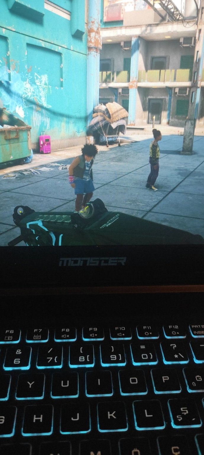 Cyberpunk oyununda çocuklara silah doğrultulmuyor. Çok güzel detay değil mi?