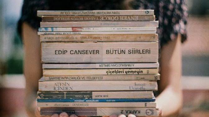 Beni aşka inandır diyen bir gönüle, hangi dizeleri armağan edersin?