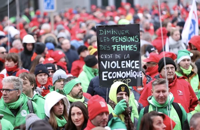 Belçikada hayat pahalılığını protesto etmek için grev düzenlenmiş. Bize de böyle bir grev gerekmez mi :)?