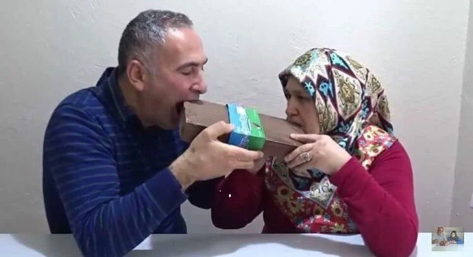 Aşırı romantik ilişkiler sinir bozucu değil mi?