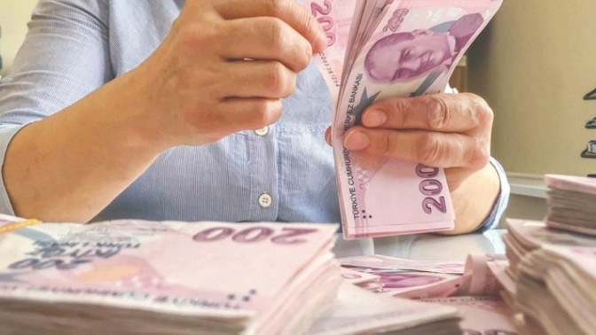 Hayatımda ilk defa asgari ücrete zam gelecek diye çok korkuyorum. Siz ne düşünüyorsunuz?