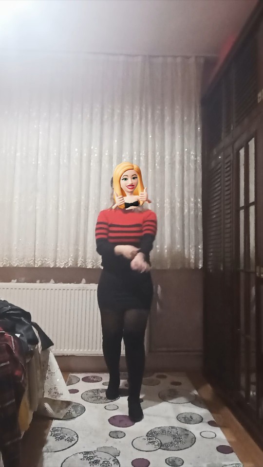 Hangi kazağı seçmeliyim, hangisi beni kilolu göstermemiş?