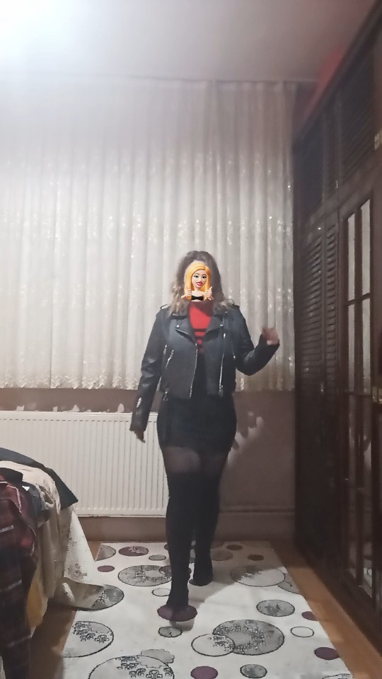Hangi kazağı seçmeliyim, hangisi beni kilolu göstermemiş?