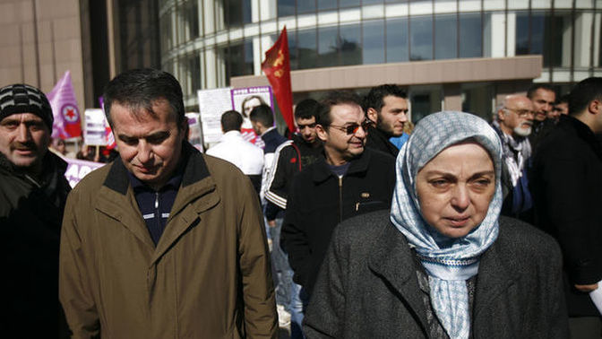 Süreyya Karabulut, Cem Garipoğlu'nun ölmediğini iddia ederek mezarın açılmasını istedi! Sizce öldü mü?