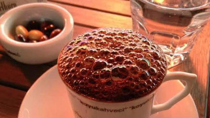 Soğuk yağmurlu havalarda, avm, cafe vs gibi yerlerde çay kahve keyfi yapar mısınız?