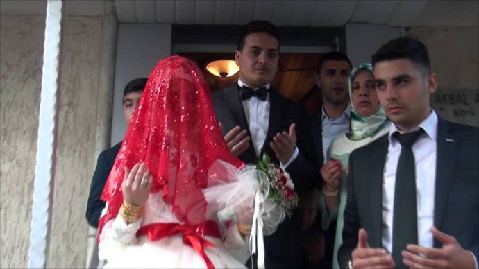 Erkeklerin ayrı eve çıkması genellikle normal karşılanırken, kızlarda bu durum neden çoğu zaman anormal karşılanıyor?