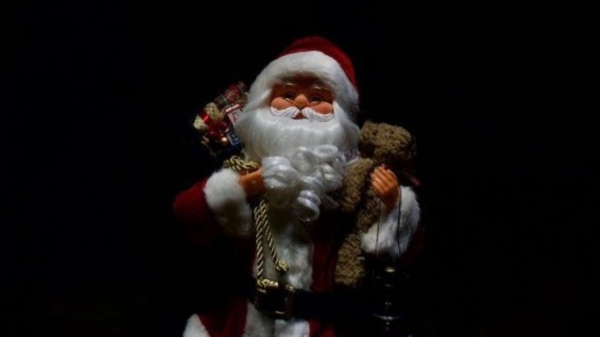 Noel baba siz olsaydınız bedavaya bir şey dağıtır mıydınız?