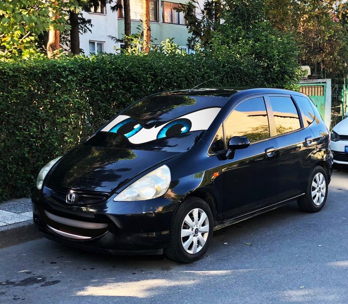Arabam canlandı ve böyle bakıyor ne demek istiyor :D?